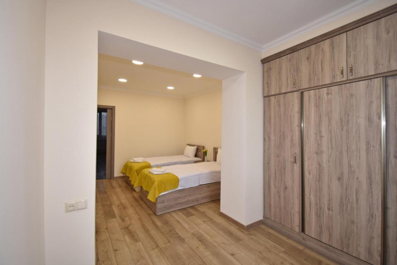 2 Bedroom Apartment, Quiet And Spacious Ereván Exterior foto